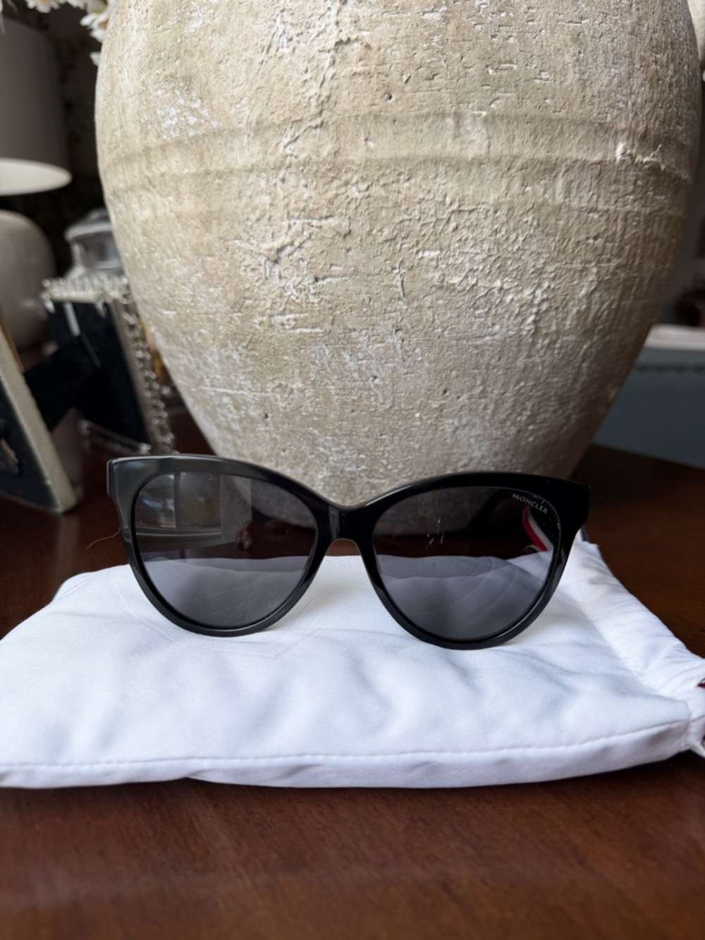 Moncler Black Cat-Eye Sunglasses with Dark Lenses *scratch